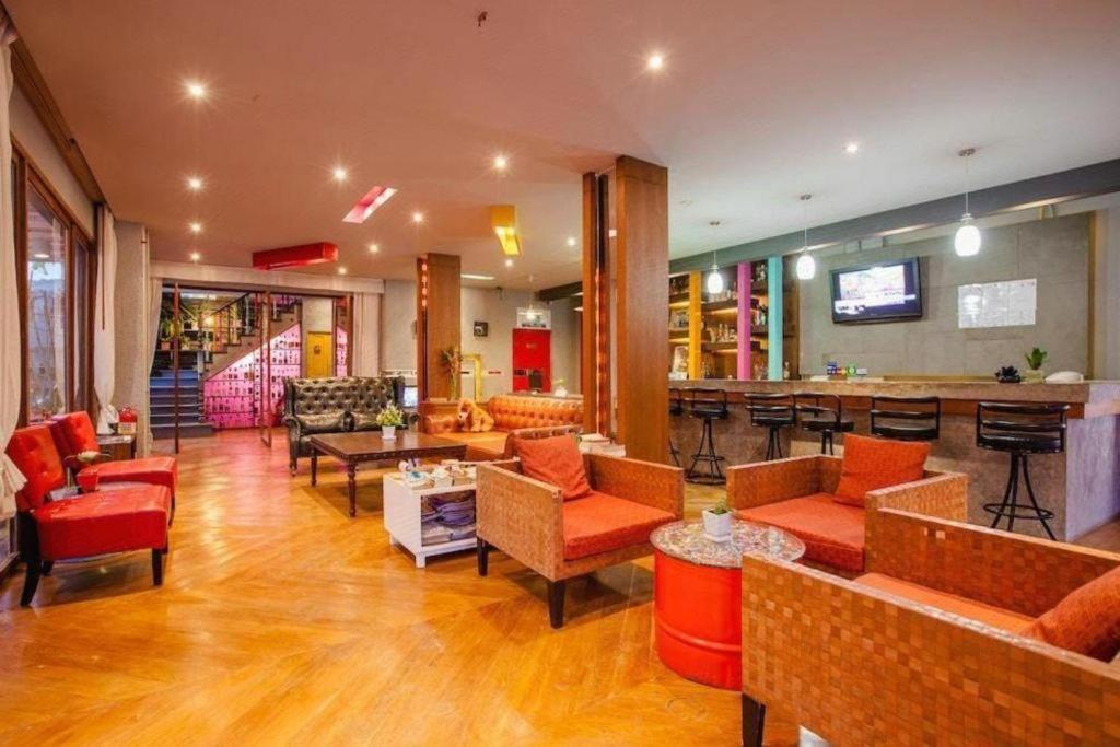 Oyo 292 The Oddy Hip Hotel Patong Exterior photo