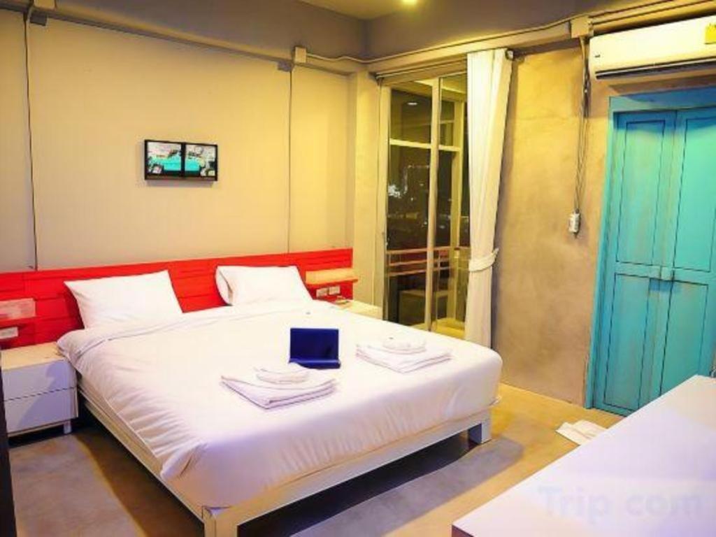 Oyo 292 The Oddy Hip Hotel Patong Exterior photo