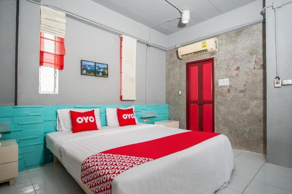 Oyo 292 The Oddy Hip Hotel Patong Exterior photo