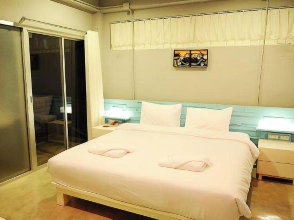 Oyo 292 The Oddy Hip Hotel Patong Exterior photo