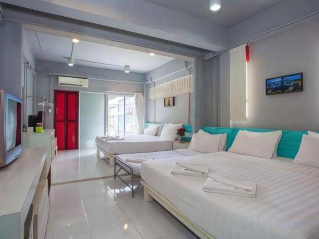 Oyo 292 The Oddy Hip Hotel Patong Exterior photo