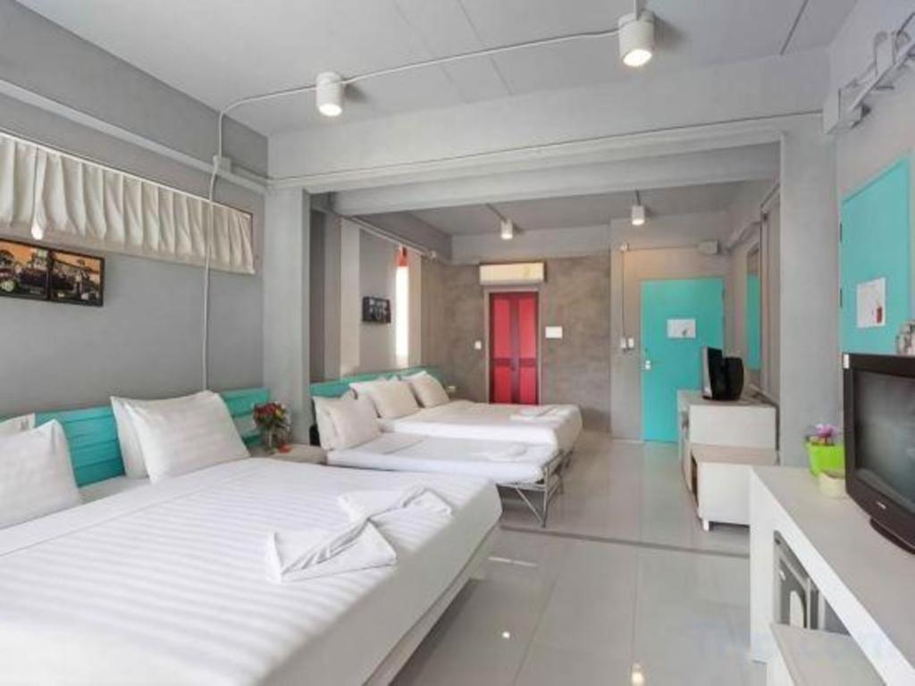 Oyo 292 The Oddy Hip Hotel Patong Exterior photo