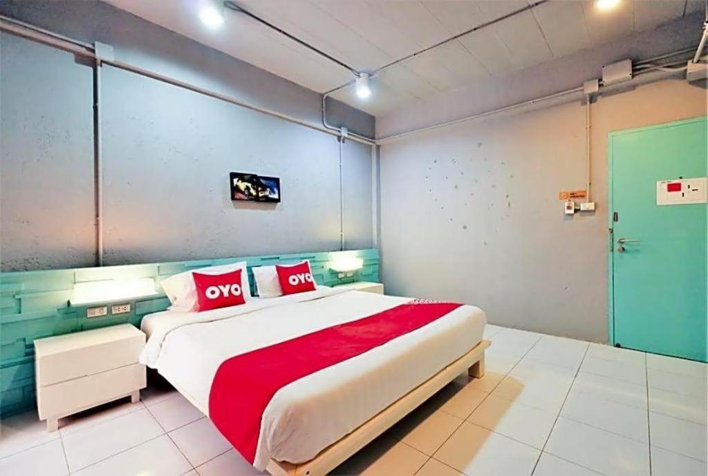 Oyo 292 The Oddy Hip Hotel Patong Exterior photo