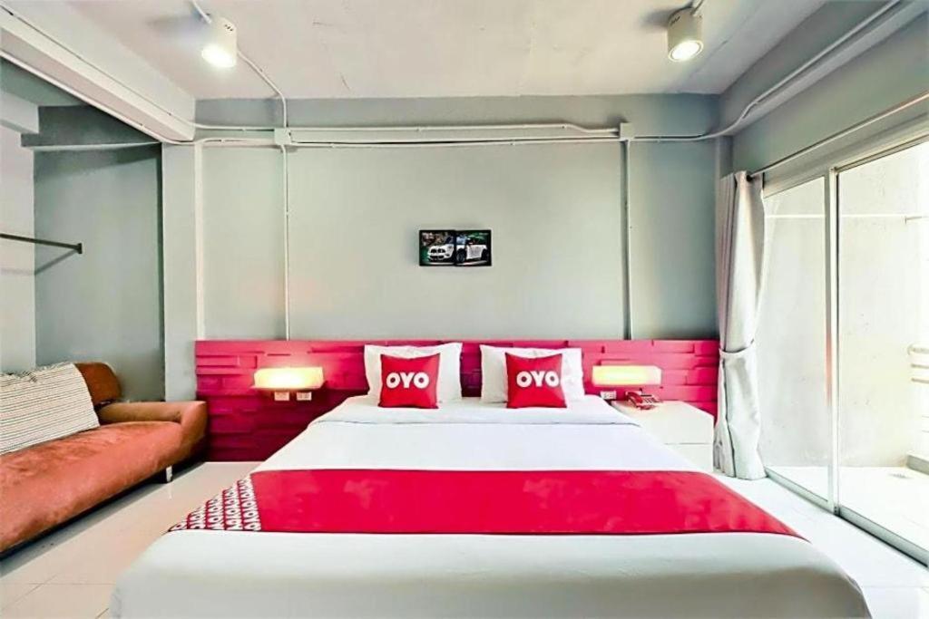 Oyo 292 The Oddy Hip Hotel Patong Exterior photo